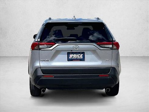 Used 2020 Toyota RAV4 LE FWD image 4