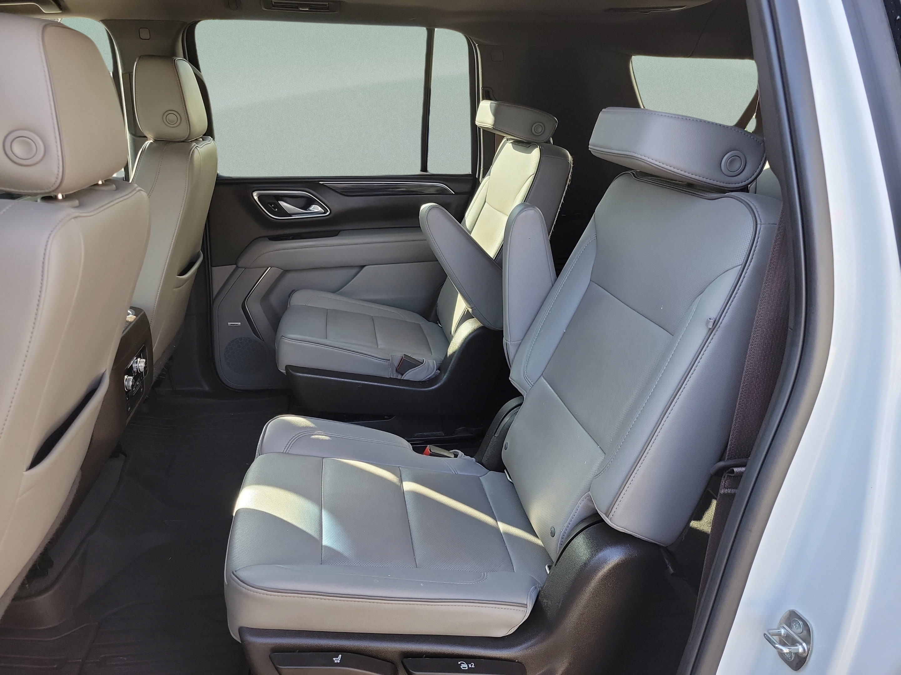 Used 2022 GMC Yukon XL SLT w/ SLT Luxury Package AWD/4WD image 23