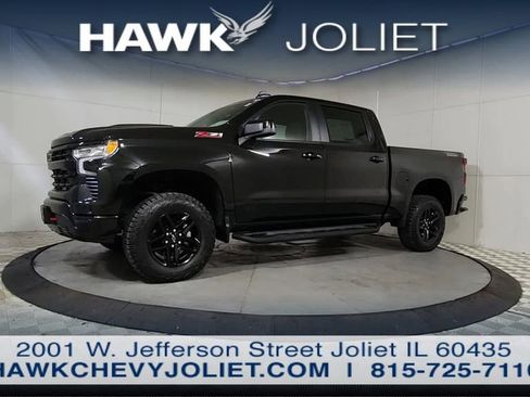 Used 2024 Chevrolet Silverado 1500 LT Trail Boss w/ Convenience Package II AWD/4WD image 4
