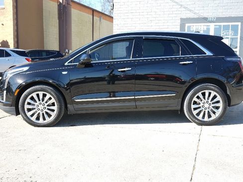 Used 2017 Cadillac XT5 Platinum w/ Driver Assist Package image 4