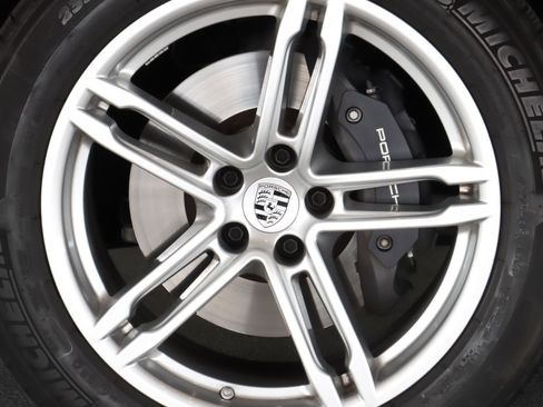 Certified 2026 Porsche Macan AWD/4WD image 29