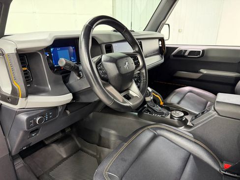 Used 2022 Ford Bronco Badlands image 12