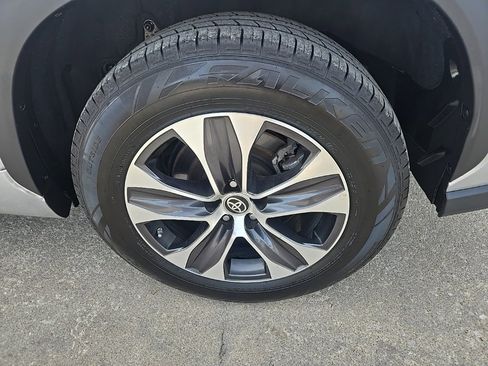 Used 2022 Toyota Highlander XLE image 28