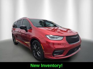 Certified 2025 Chrysler Pacifica Limited FWD video 1