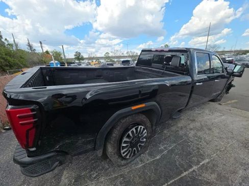 Used 2024 GMC Sierra 3500 Denali Ultimate AWD/4WD image 3