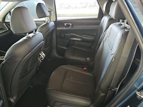 Used 2025 Kia Sorento EX AWD/4WD image 9