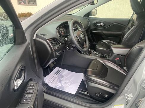 Used 2022 Jeep Cherokee Trailhawk image 21