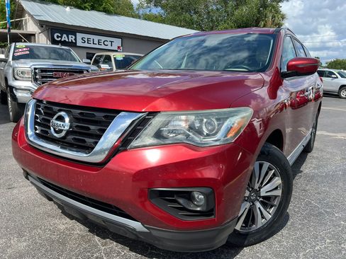 Used 2017 Nissan Pathfinder SV image 1