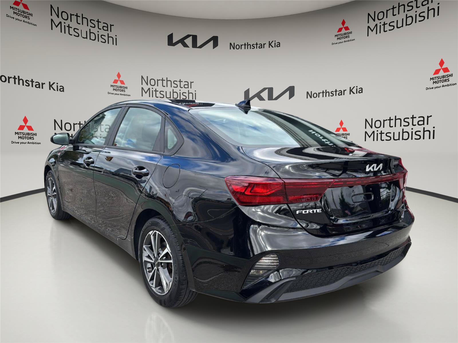 Used 2023 Kia Forte LXS FWD image 4