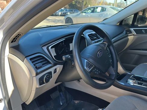 Used 2017 Ford Fusion SE w/ Fusion SE Technology Package image 13