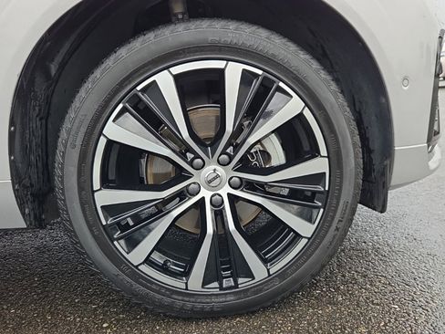 Certified 2023 Volvo XC60 B5 Plus w/ Climate Package image 10