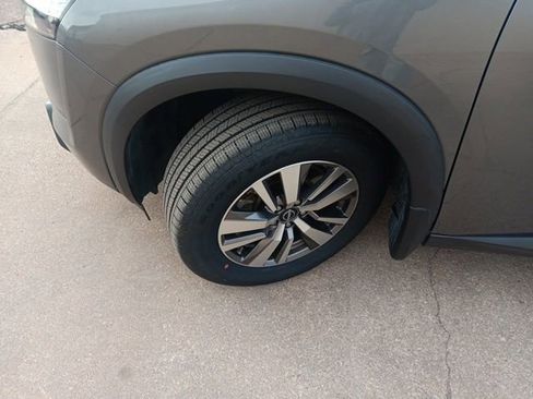 Used 2023 Nissan Pathfinder SL image 37