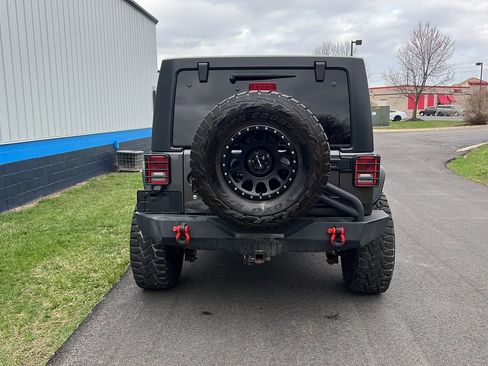 Used 2014 Jeep Wrangler Unlimited Sahara w/ Connectivity Group AWD/4WD image 6