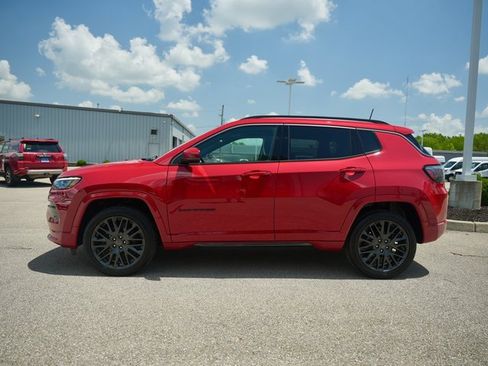 Used 2022 Jeep Compass Limited w/ (RED) Package image 4