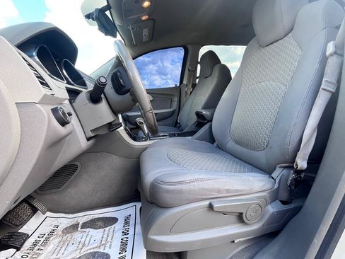 Used 2011 Chevrolet Traverse LS FWD image 12