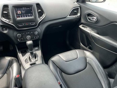 Certified 2020 Jeep Cherokee Latitude Plus w/ Cold Weather Group FWD image 17
