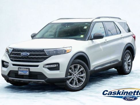 Certified 2023 Ford Explorer XLT w/ Equipment Group 202A AWD/4WD image 1