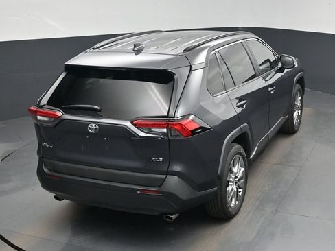 Used 2020 Toyota RAV4 XLE Premium image 41