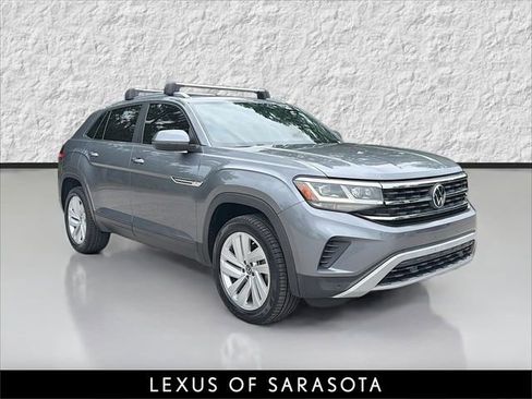 Used 2020 Volkswagen Atlas Cross Sport SE w/ Panoramic Sunroof Package FWD image 1
