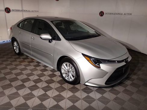 Used 2025 Toyota Corolla LE w/ LE Premium Package FWD image 3