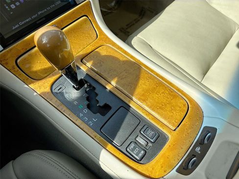 Used 2005 Lexus SC 430 Convertible image 17