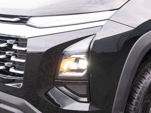 New 2026 Chevrolet Equinox LT AWD/4WD image 19