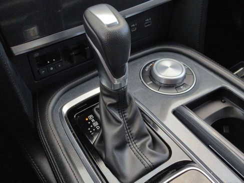 Used 2024 Nissan Armada SV image 11