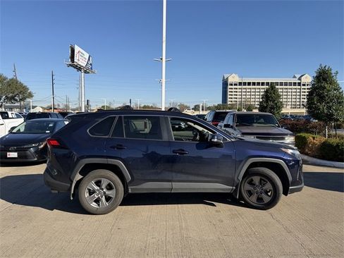 Used 2023 Toyota RAV4 XLE w/ Convenience Package image 4