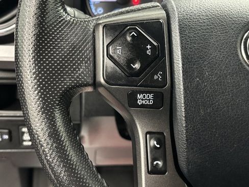 Used 2017 Toyota Tacoma TRD Off-Road w/ Premium & Technology Package image 18