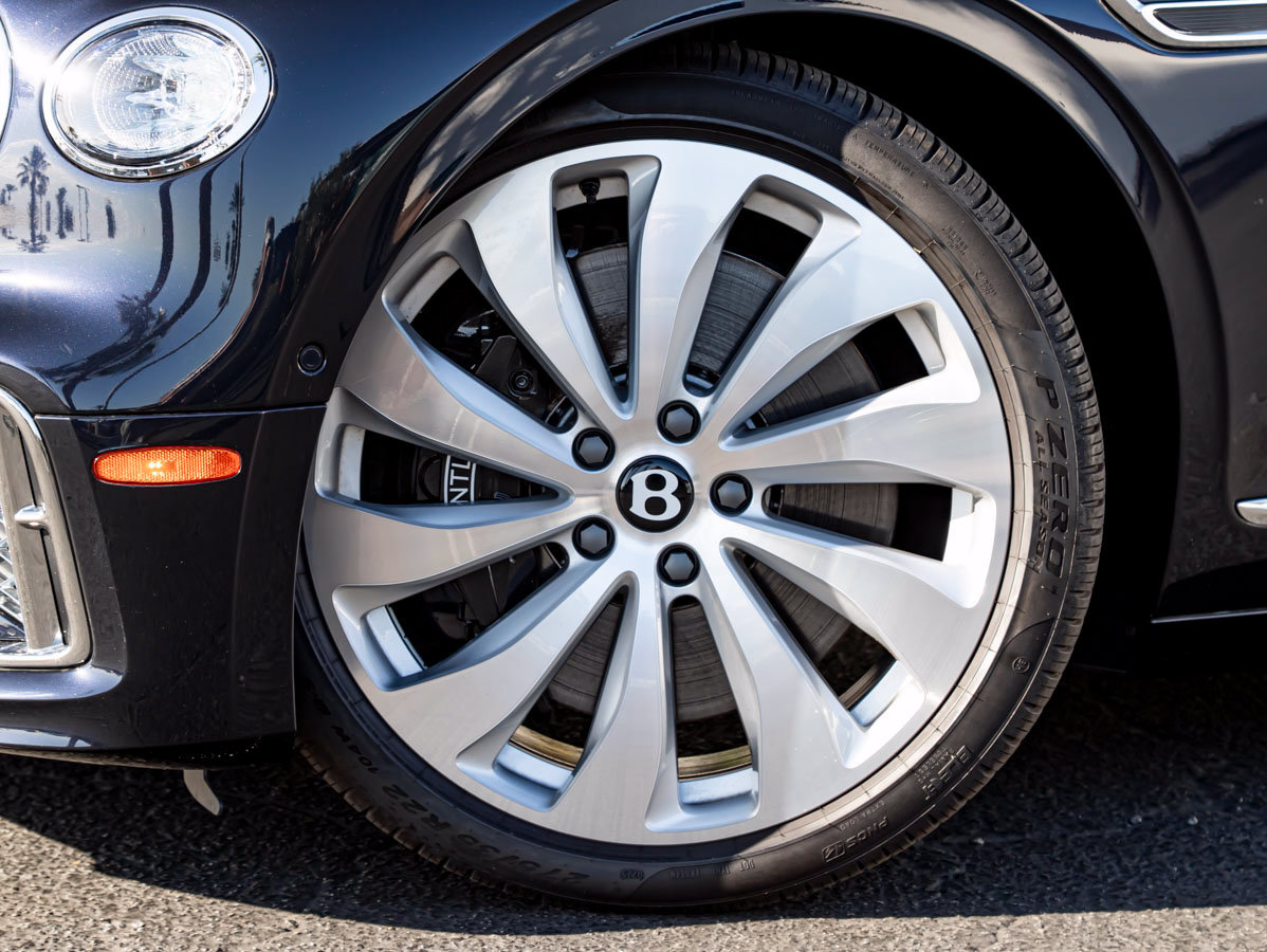 Used 2026 Bentley Flying Spur Azure AWD/4WD image 6