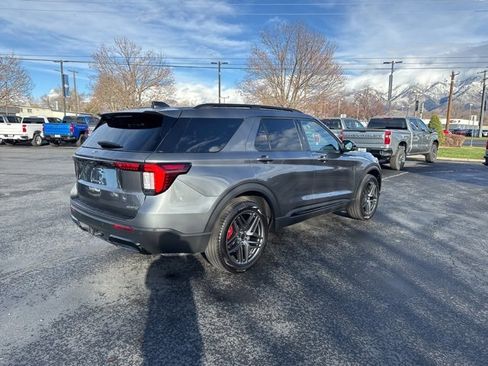 Used 2025 Ford Explorer ST-Line w/ Premium Package image 7