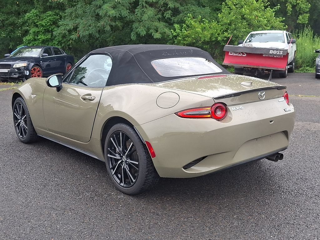 Used 2024 MAZDA MX-5 Miata Grand Touring w/ Weather Package RWD image 11