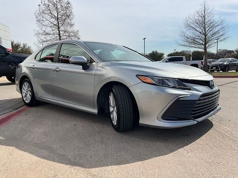 Used 2023 Toyota Camry LE image 5