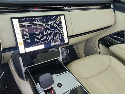 Used 2024 Land Rover Range Rover Long Wheelbase SE image 46