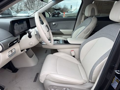 Used 2024 Genesis GV60 RWD image 24