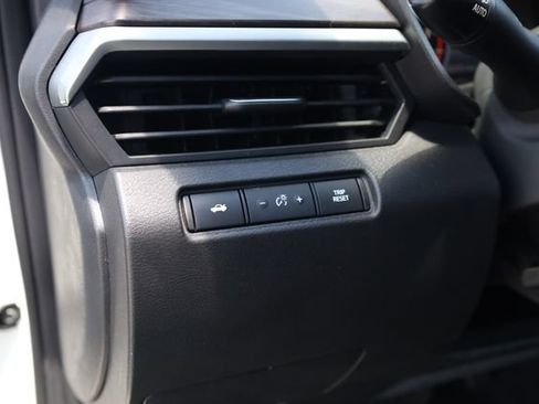 Used 2025 Nissan Altima 2.5 SV FWD image 14