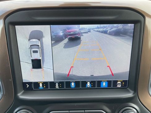 Used 2021 Chevrolet Silverado 1500 High Country w/ Technology Package image 7