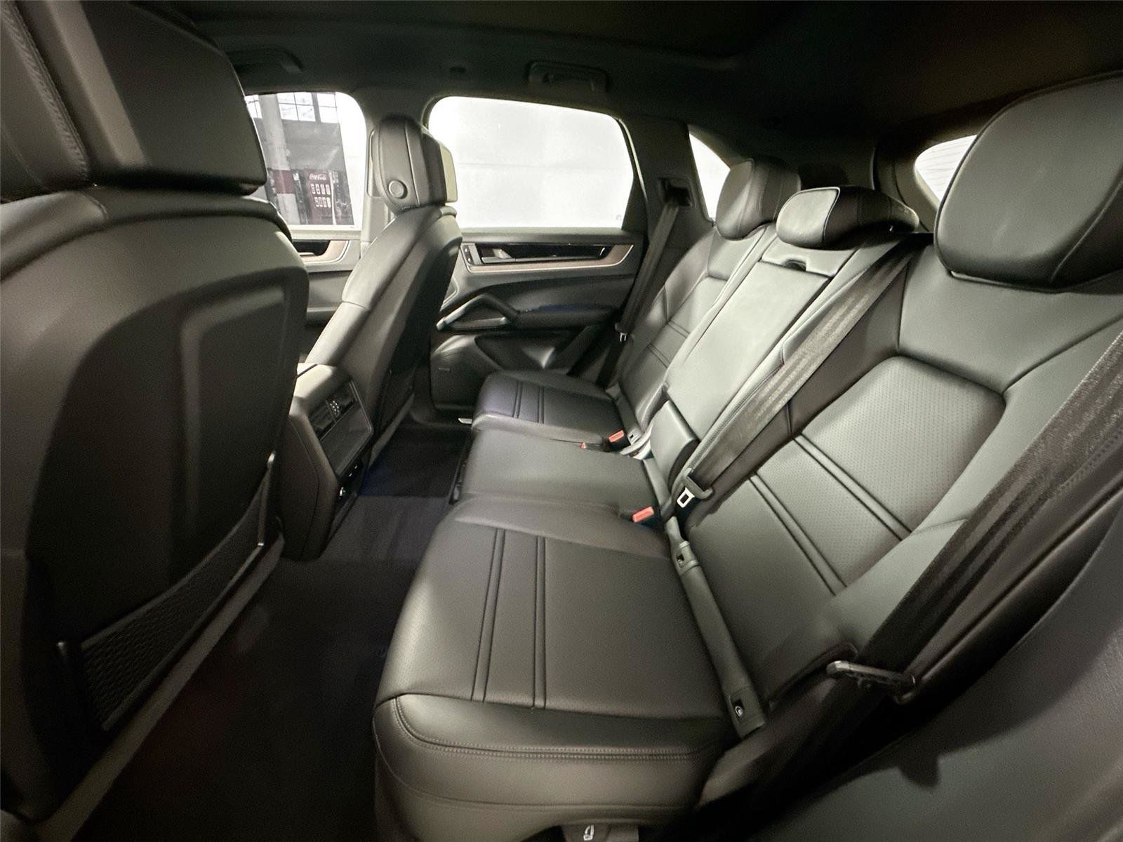 Certified 2026 Porsche Cayenne AWD/4WD image 25