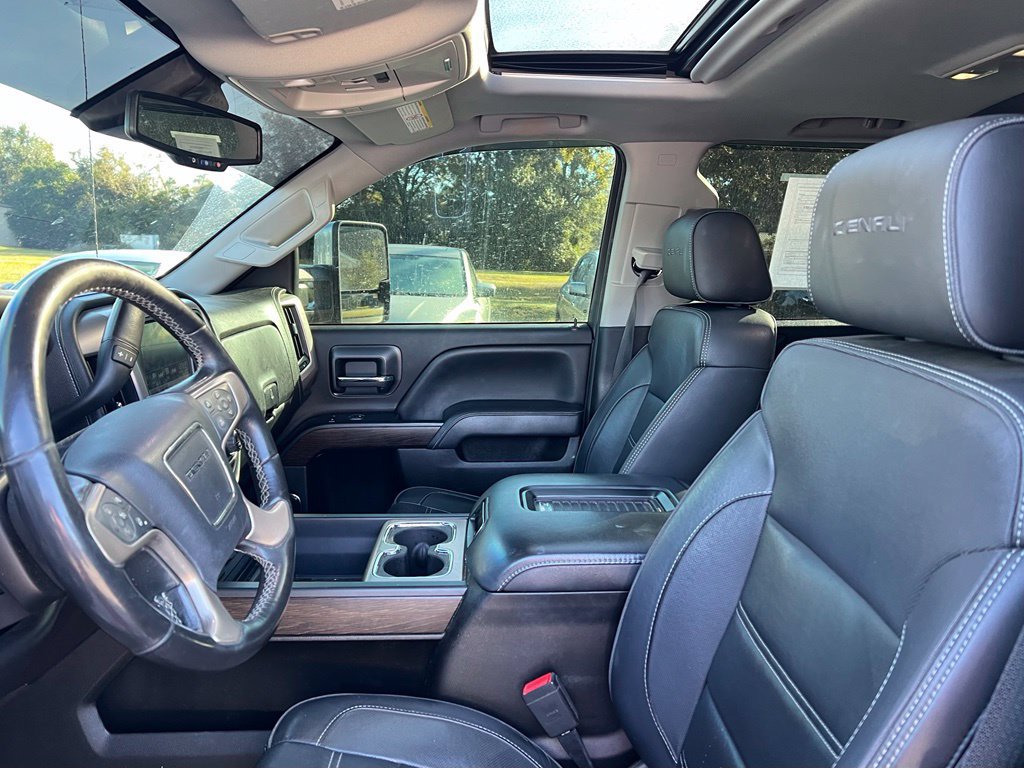 Used 2019 GMC Sierra 2500 Denali w/ Duramax Plus Package AWD/4WD image 7