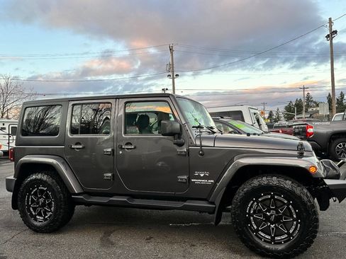 Used 2016 Jeep Wrangler Unlimited Sahara w/ Connectivity Group image 4
