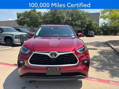 Used 2023 Toyota Highlander LE FWD image 2
