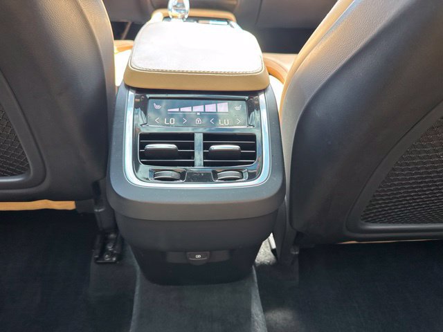 Certified 2023 Volvo XC90 B6 Ultimate w/ Protection Package Premier AWD/4WD image 18