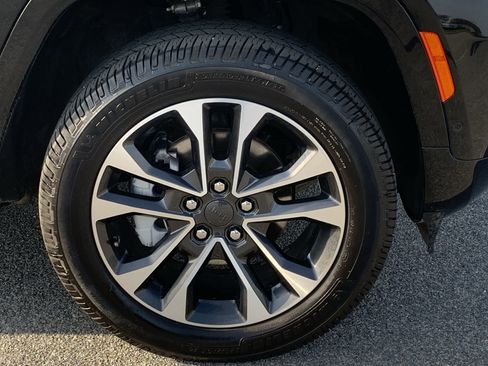 Used 2023 Jeep Grand Cherokee Overland w/ Adv Protech Group III image 12