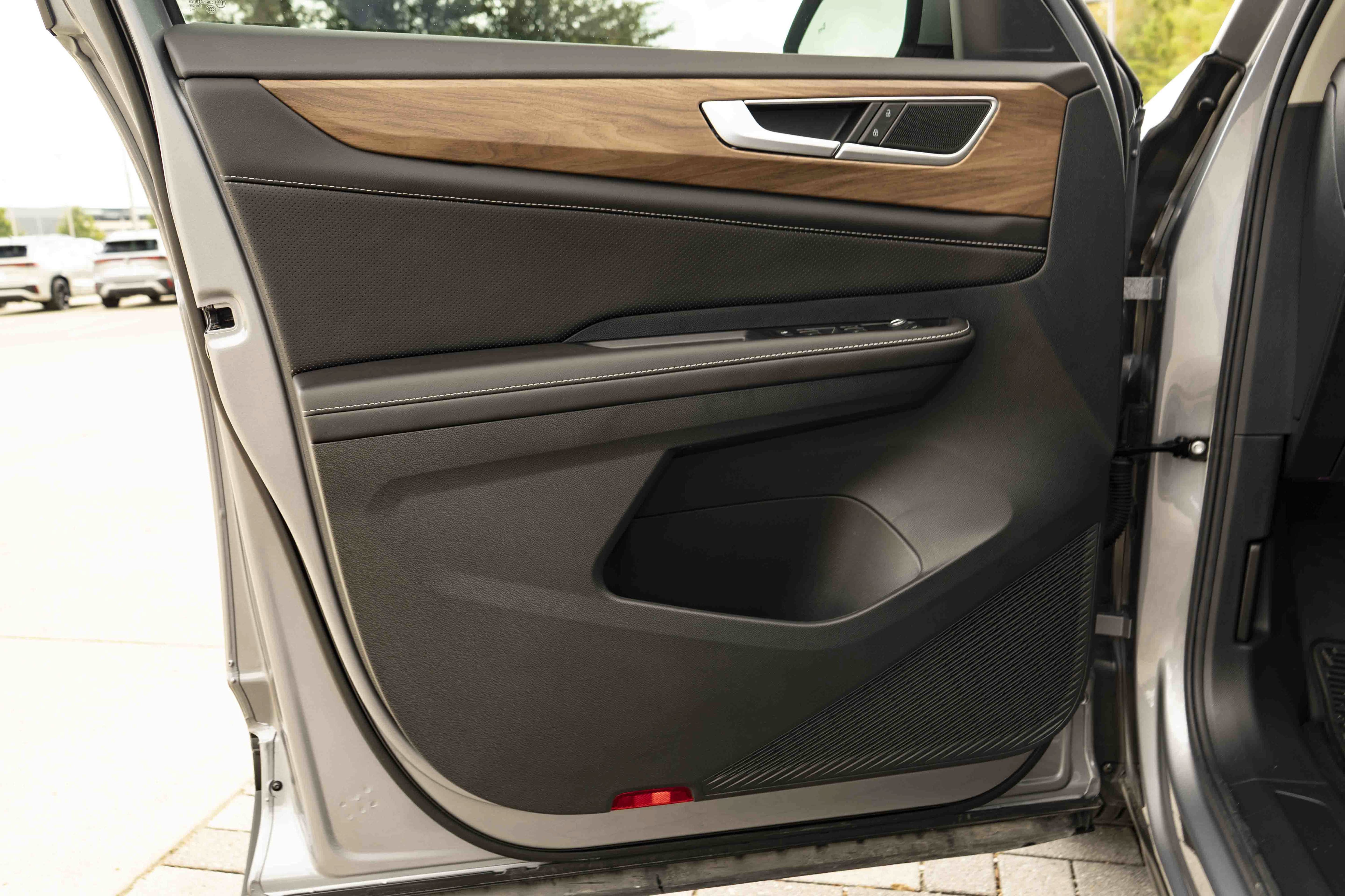 Certified 2026 Volkswagen Atlas SE FWD image 34