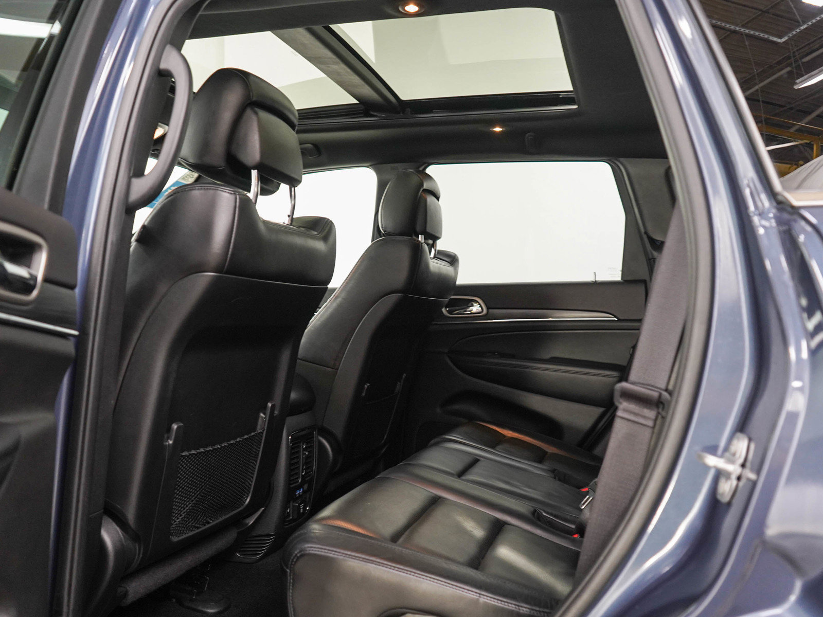 Used 2019 Jeep Grand Cherokee Limited w/ Luxury Group II AWD/4WD image 18