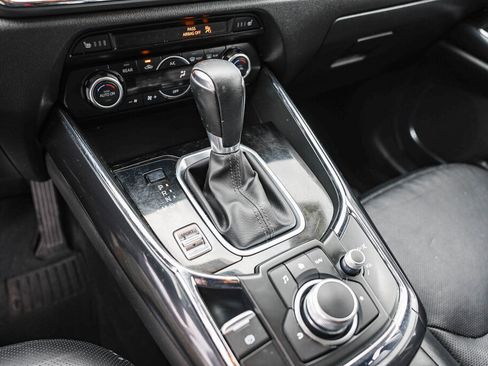 Used 2018 MAZDA CX-9 Touring w/ Touring Premium Package FWD image 15