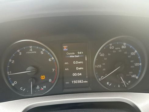 Used 2018 Toyota RAV4 LE FWD image 25
