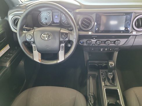 Used 2019 Toyota Tacoma TRD Off-Road AWD/4WD image 18