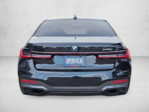 Used 2021 BMW 740i w/ M Sport Package image 7