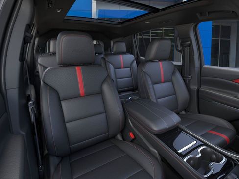 New 2026 Chevrolet Traverse RS w/ LPO, Floor Liner Package FWD image 16